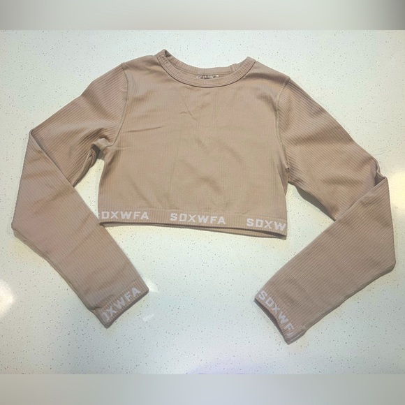 SOLD Sarah's Day x White Fox Boutique Seamless Long Sleeve Crop Top - Picture 2 of 4